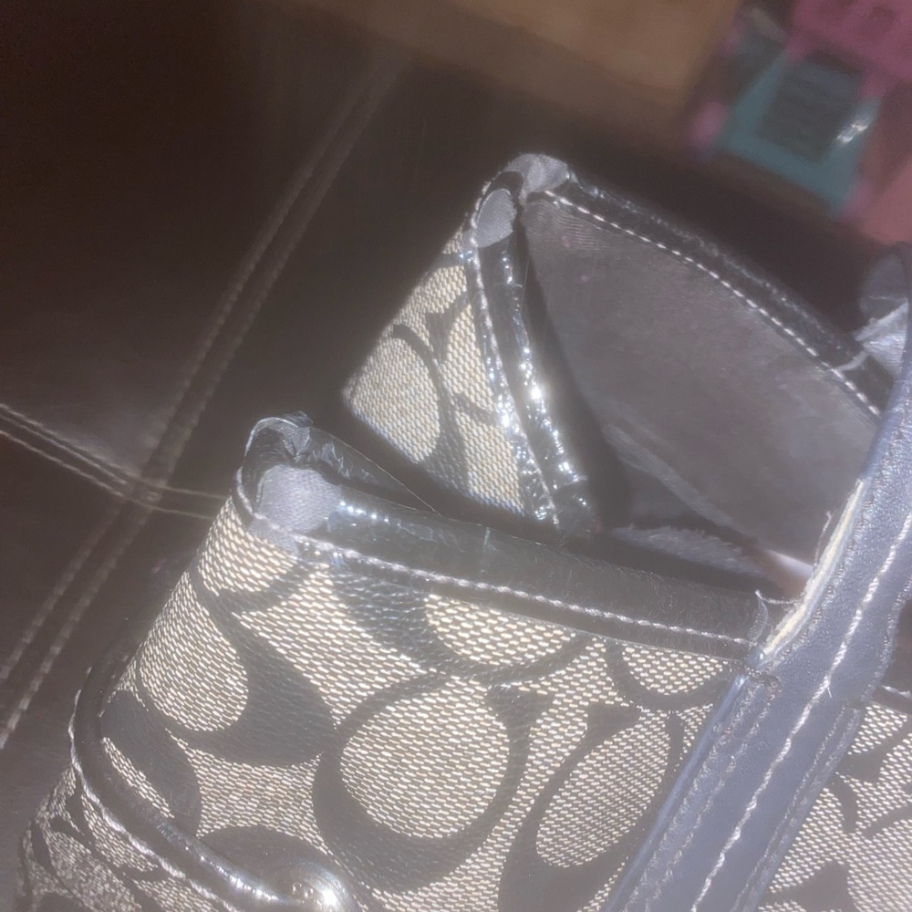 Coach flawed - Picture 4 of 13